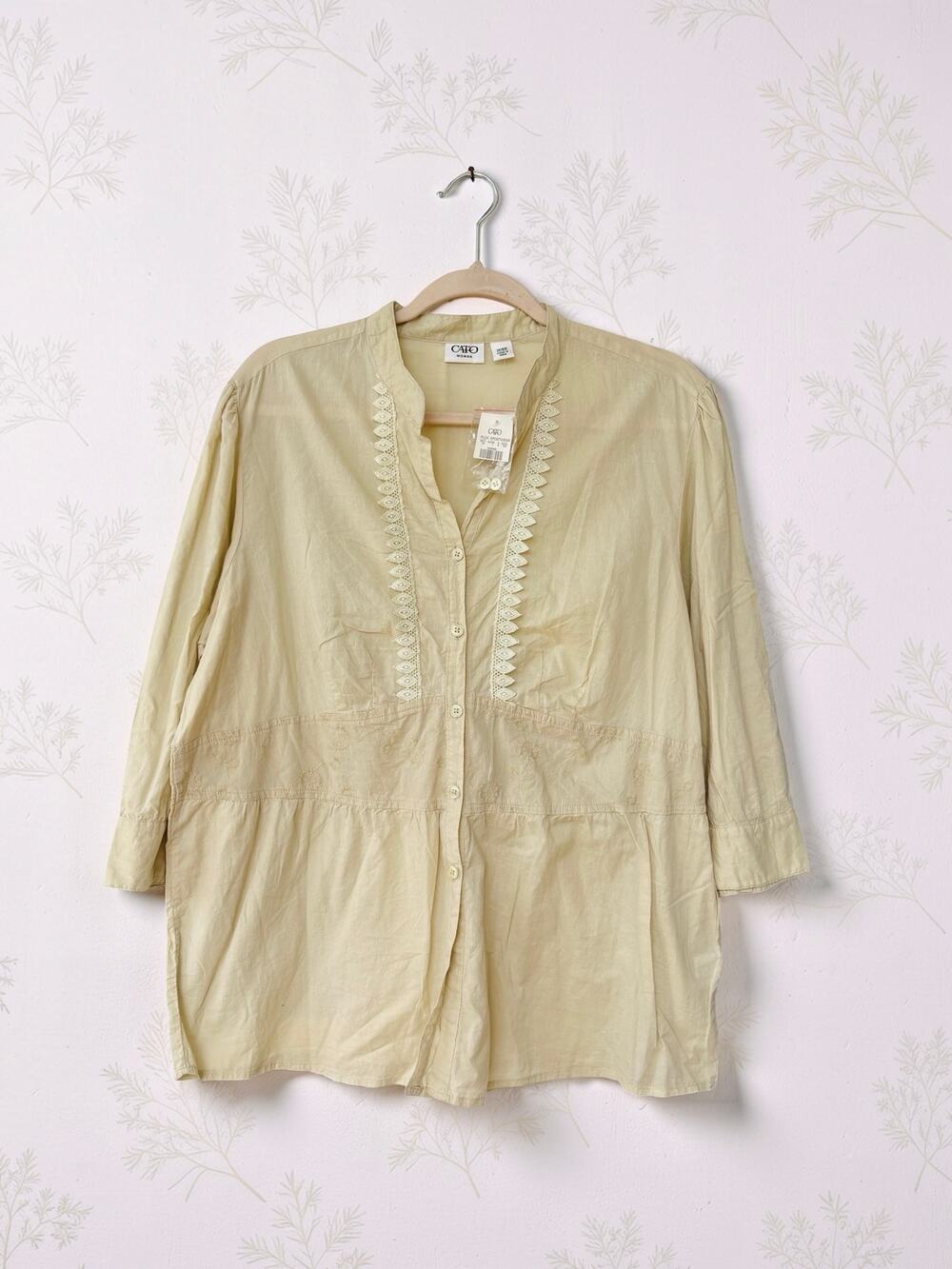 Cato Woman 14/16W Embroidered Crochet Trim Button Blouse Beige Boho Plus Size